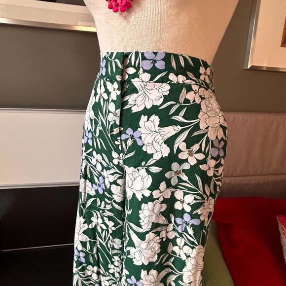 - Ann Taylor Cropped Floral Pants for Spring and Summer US Zero   - Q425 - Picture 3 of 7